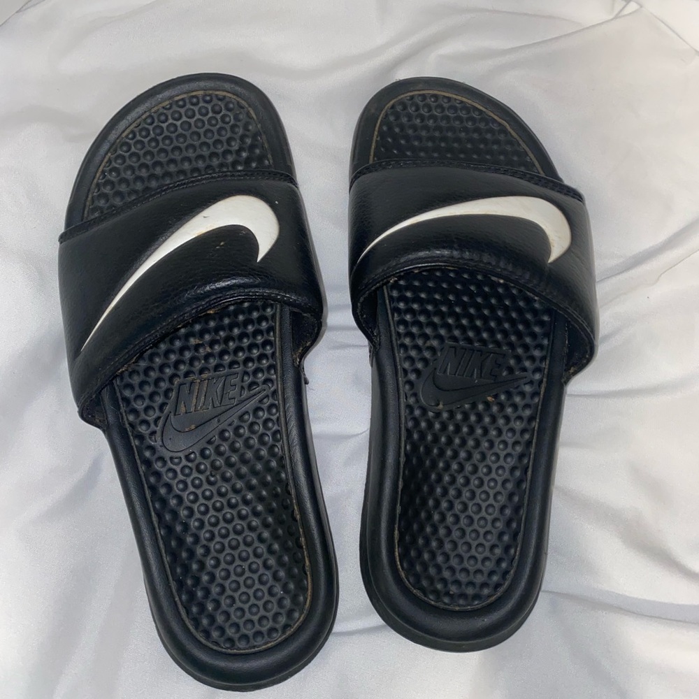 Nike slides size 6